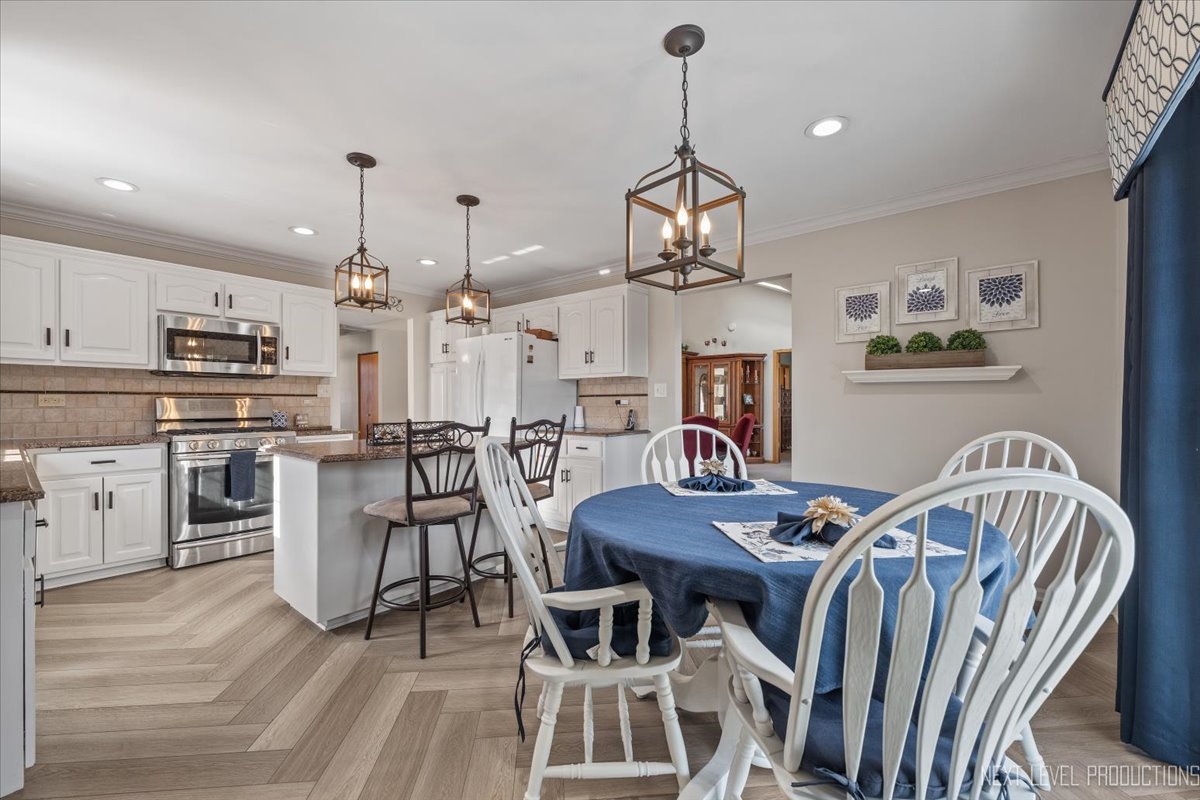 625 Superior Drive Romeoville, IL 60446 - Photo 4 of 24