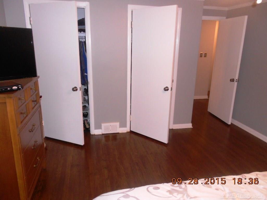 19987 Holiday Road Grosse Pointe Woods, MI 48236 - Photo 25 of 35