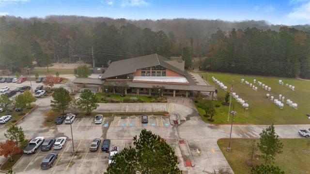 $950,000 | 3 South Bayou Club Court, Tomball, TX 77375