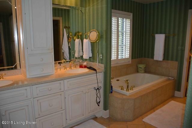531 Ridgewood Road Louisville, KY 40207 - Photo 40 of 45 Master bath