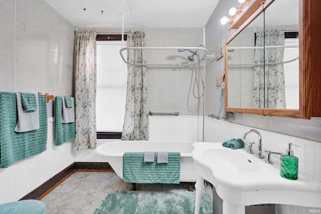 $264,000 | 622 West Grissom Avenue, Mitchell, IN 47446