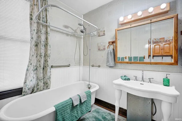 $264,000 | 622 West Grissom Avenue, Mitchell, IN 47446