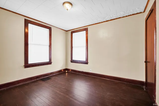 $264,000 | 622 West Grissom Avenue, Mitchell, IN 47446