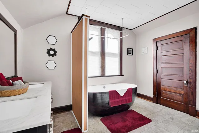 $264,000 | 622 West Grissom Avenue, Mitchell, IN 47446