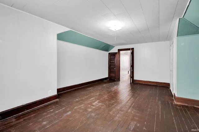 $264,000 | 622 West Grissom Avenue, Mitchell, IN 47446