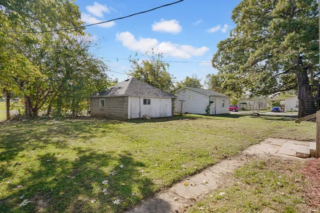 $264,000 | 622 West Grissom Avenue, Mitchell, IN 47446