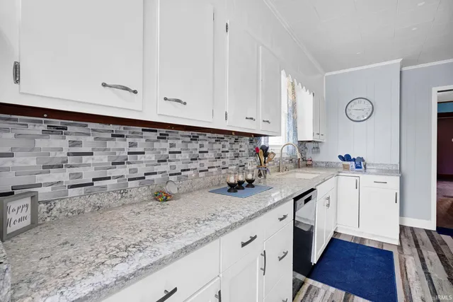 $264,000 | 622 West Grissom Avenue, Mitchell, IN 47446