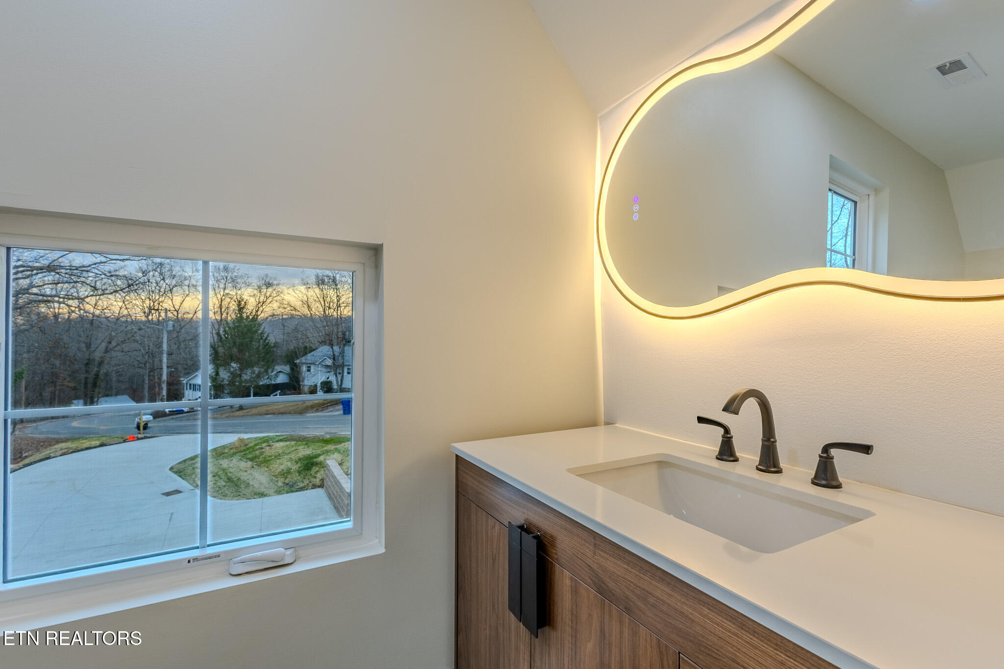 158 California Avenue Oak Ridge, TN 37830 - Photo 32 of 42 1N9A9029-HDR