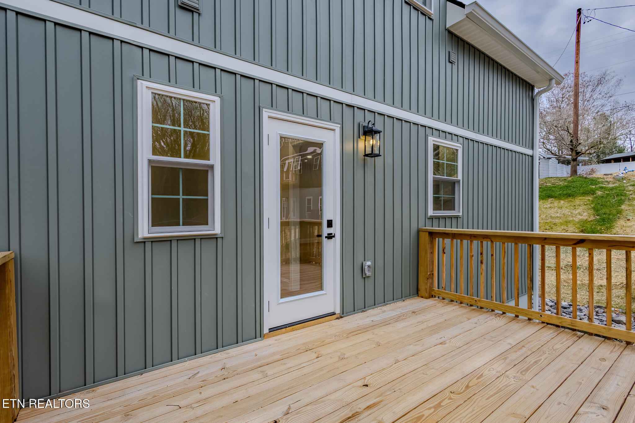 158 California Avenue Oak Ridge, TN 37830 - Photo 5 of 42 1N9A8979-HDR