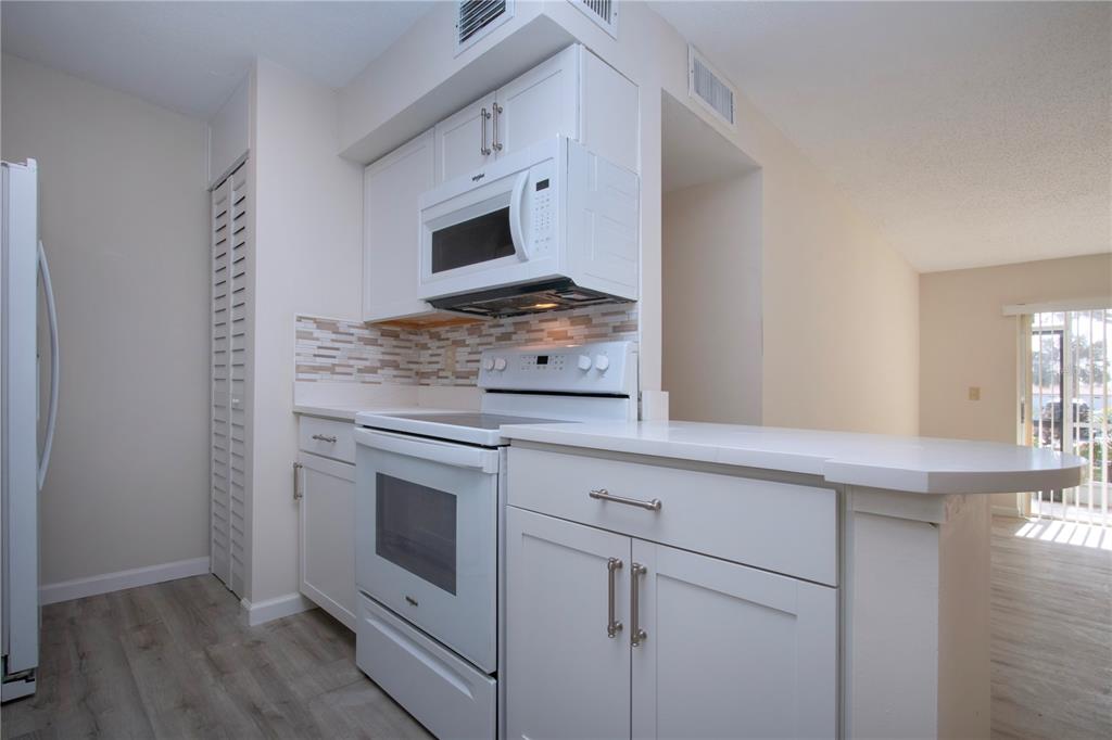 3259 South Beneva Road, Unit 102 Sarasota, FL 34232 - Photo 11 of 38