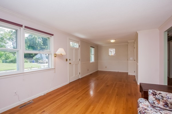 32 Starling Road Springfield, MA 01119 - Photo 3 of 29 Gallery Image 3