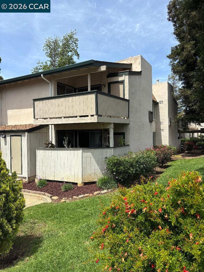 5460 Concord Boulevard, Unit B7 Concord, CA 94521 - Photo 15 of 20 a view of a house with a yard