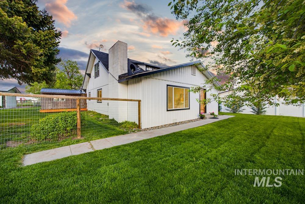 9216 South Happy Valley Road Nampa, ID 83686 - Photo 2 of 24