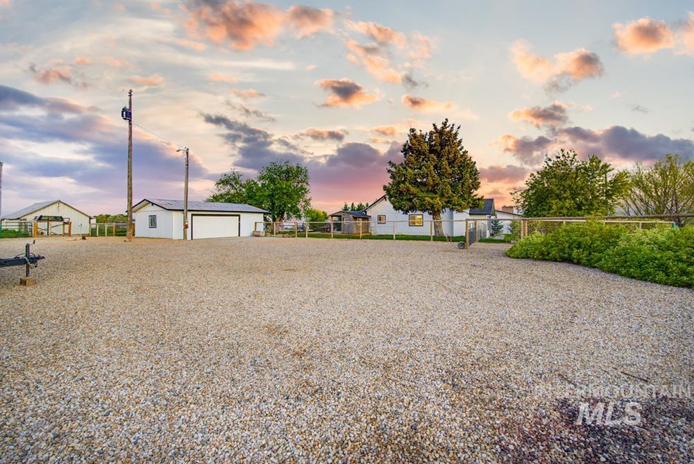 9216 South Happy Valley Road Nampa, ID 83686 - Photo 5 of 24