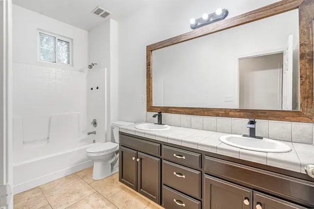 $605,000 | 2782 Poe Avenue, Clovis, CA 93611