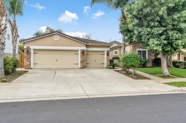 $605,000 | 2782 Poe Avenue, Clovis, CA 93611