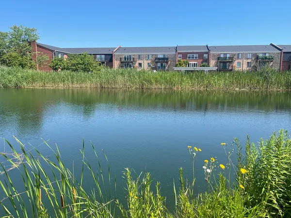 $2,195 | 4250 West Lake Avenue, Unit 105C, Glenview, IL 60026