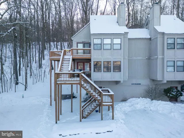 a house view with a outdoor space