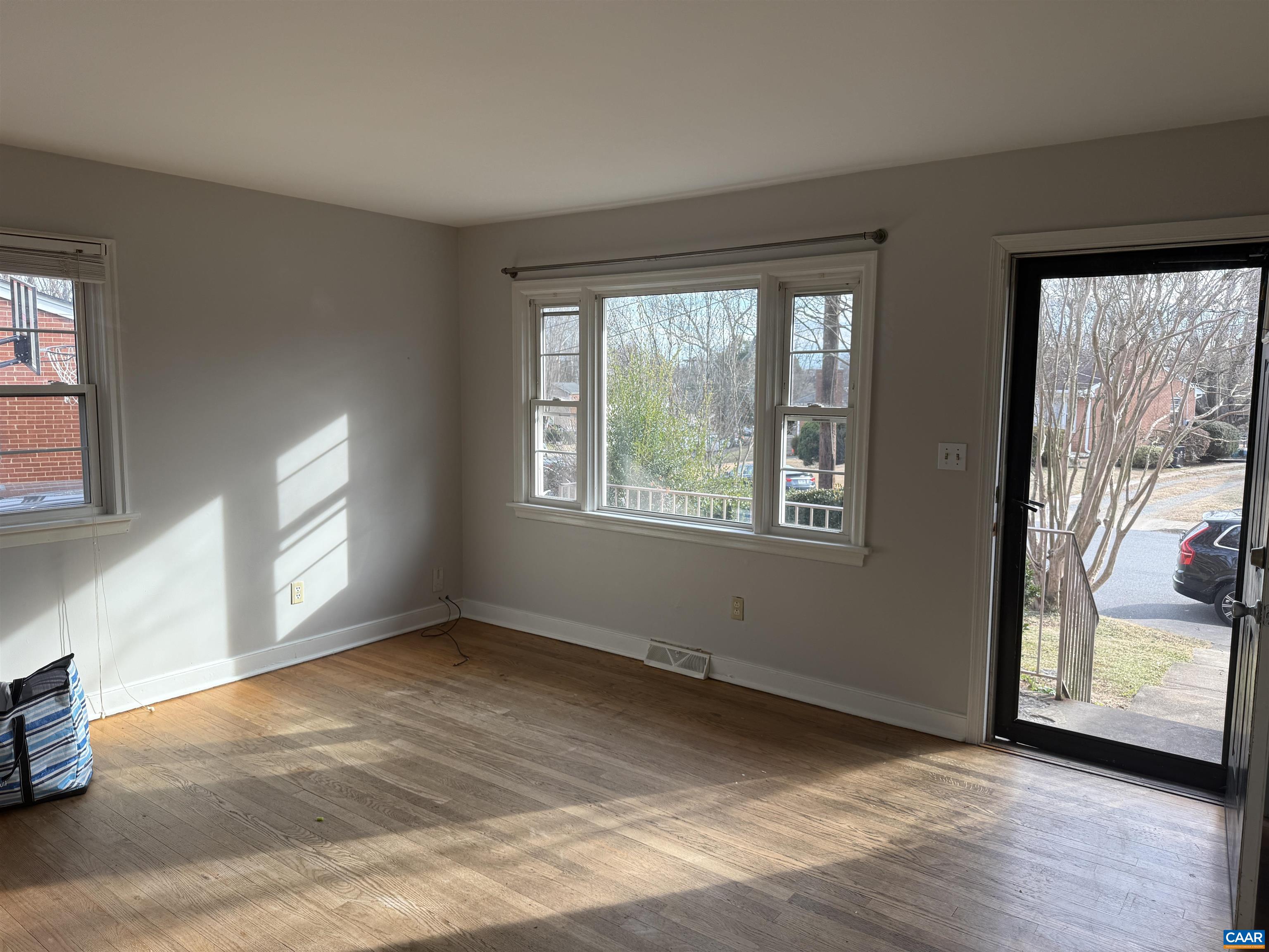 1244 Holmes Avenue Charlottesville, VA 22901 - Photo 3 of 15 Living room