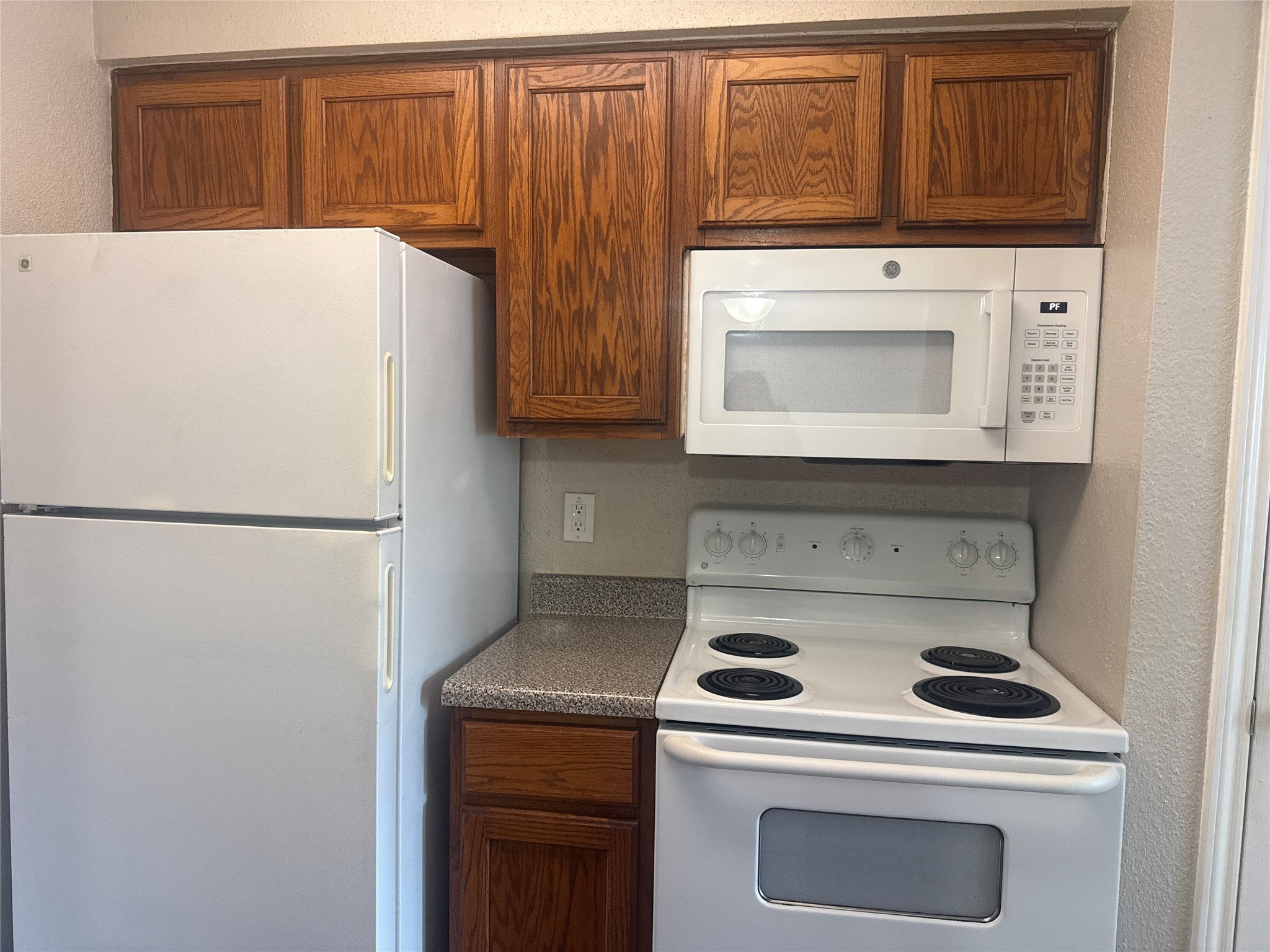 7315 Brompton Road, Unit 315B Houston, TX 77025 - Photo 6 of 13 a utility room with dryer and washer