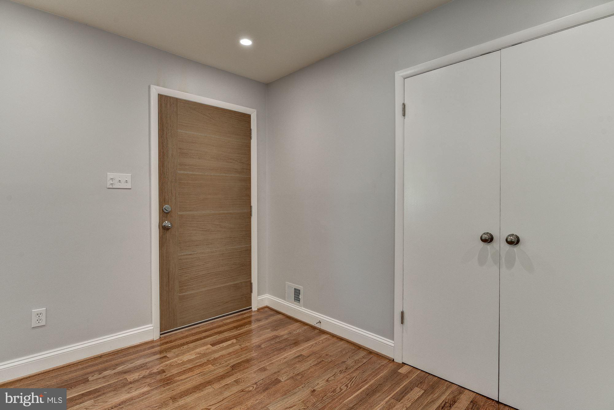 2300 Ross Road Silver Spring, MD 20910 - Photo 3 of 19 Gallery Image 3