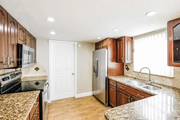 $3,230 | Lake Pointe, Miami, FL 33182