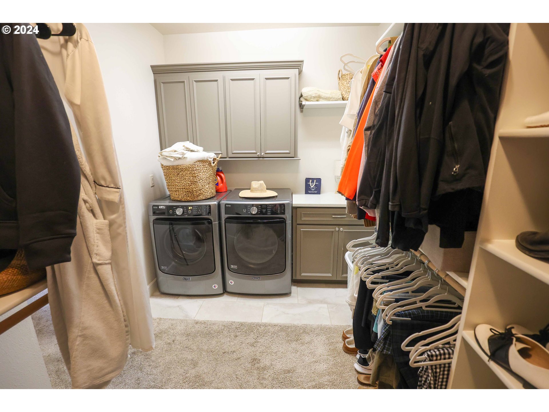 2230 Jeppesen Acres Road Eugene, OR 97401 - Photo 21 of 39 a utility room with a sink a washer and dryer