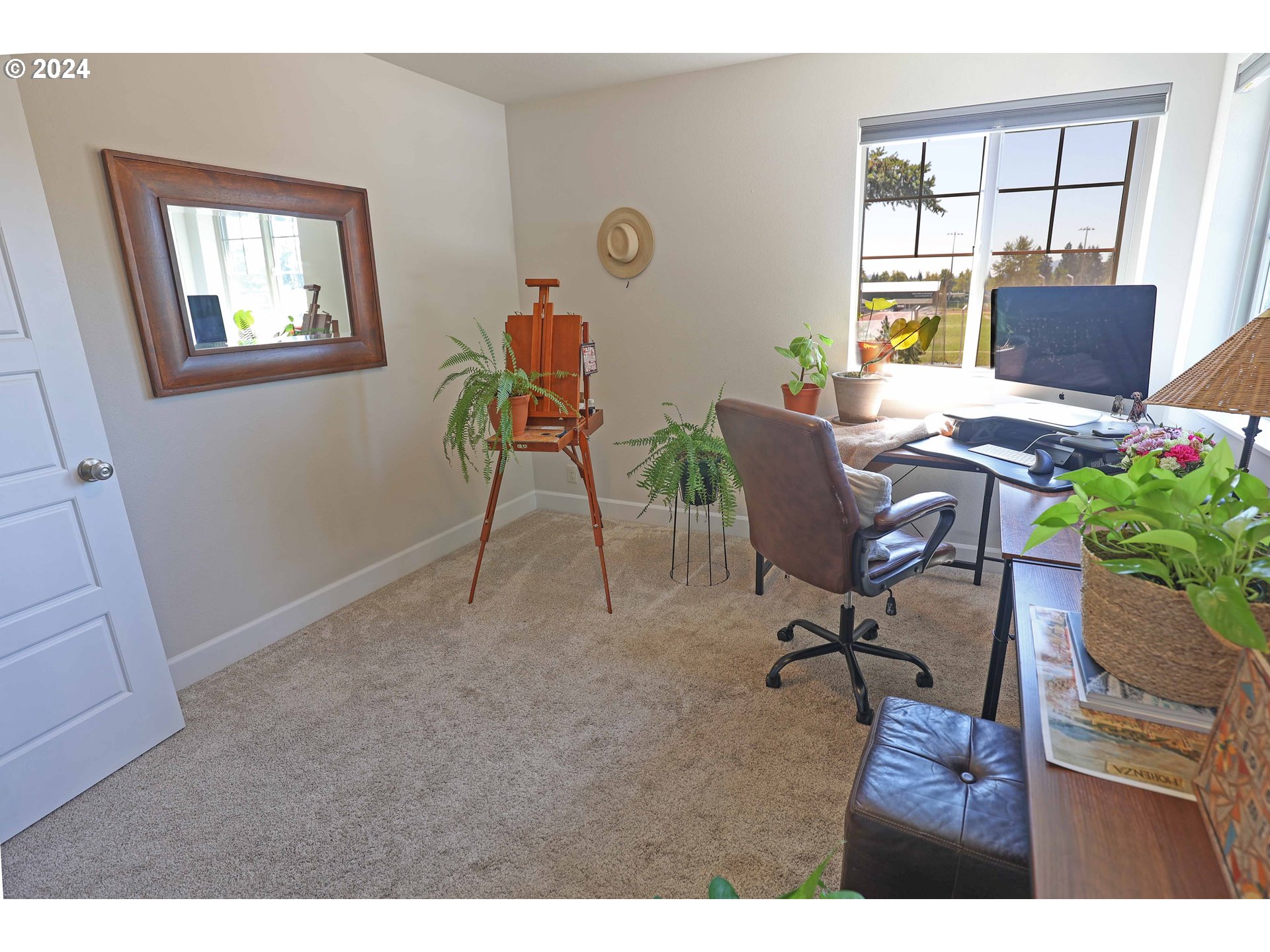2230 Jeppesen Acres Road Eugene, OR 97401 - Photo 25 of 39 a workspace with furniture and a window