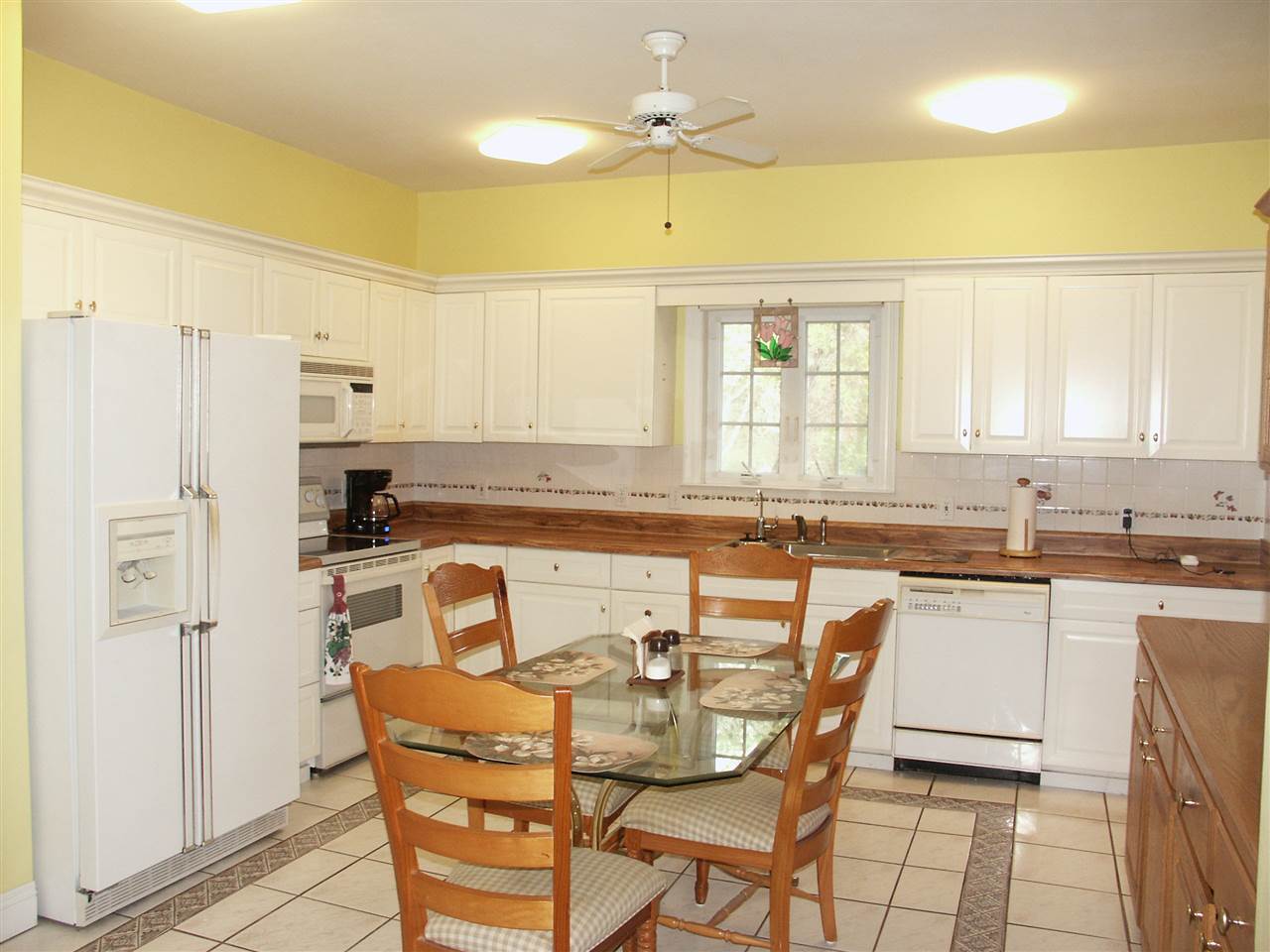 2555 Santa Rosa Drive Lillian, AL 36549 - Photo 5 of 19 Spacious Kitchen
