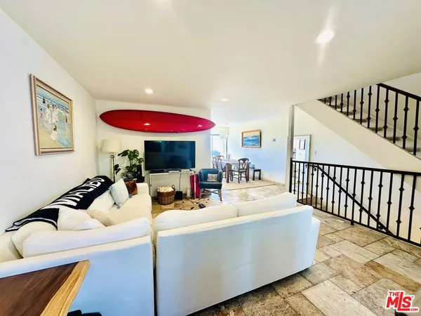 $6,400 | 29239 Heathercliff Road, Unit 3, Malibu, CA 90265