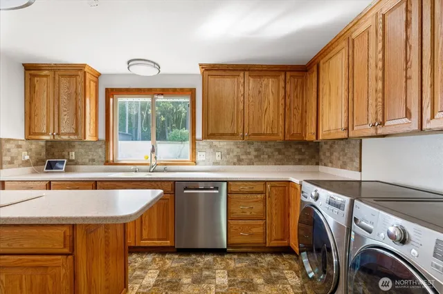 $600,000 | 1085 Harrison Street, Oak Harbor, WA 98277