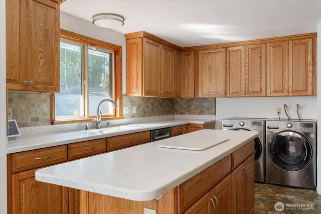 $600,000 | 1085 Harrison Street, Oak Harbor, WA 98277