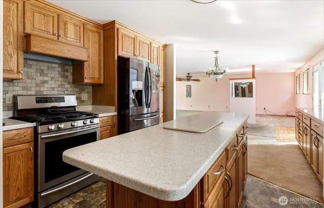 $600,000 | 1085 Harrison Street, Oak Harbor, WA 98277