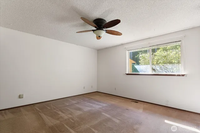 $600,000 | 1085 Harrison Street, Oak Harbor, WA 98277