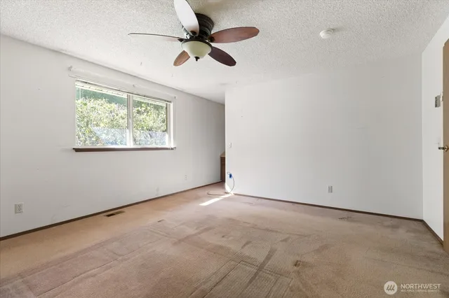 $600,000 | 1085 Harrison Street, Oak Harbor, WA 98277