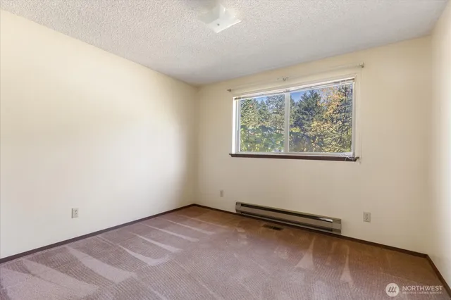 $600,000 | 1085 Harrison Street, Oak Harbor, WA 98277