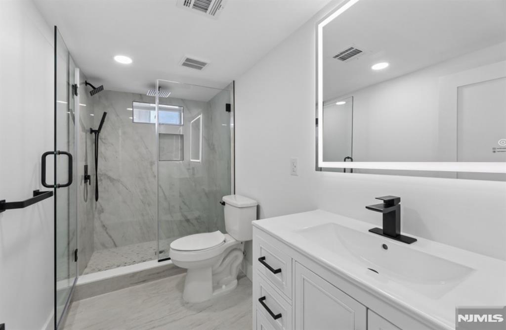 8 Annette Terrace Lodi, NJ 07644 - Photo 12 of 20