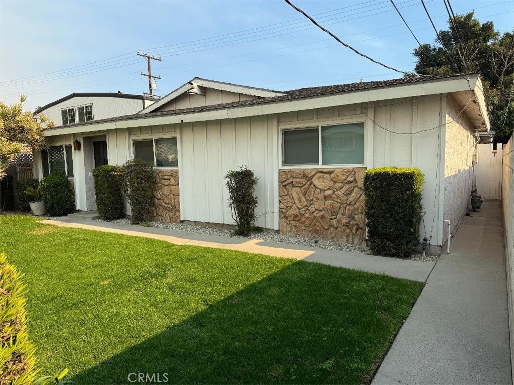 3622 Pacific Avenue Long Beach, CA 90807 - Photo 2 of 5 Back unit with separate yard area.