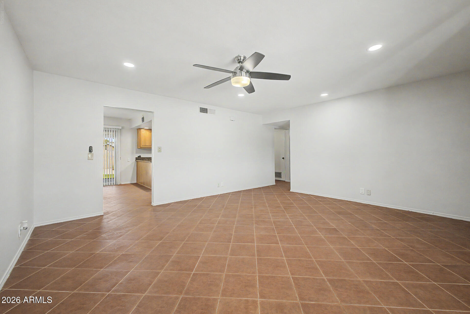 3910 East Shangri La Road Phoenix, AZ 85028 - Photo 6 of 33