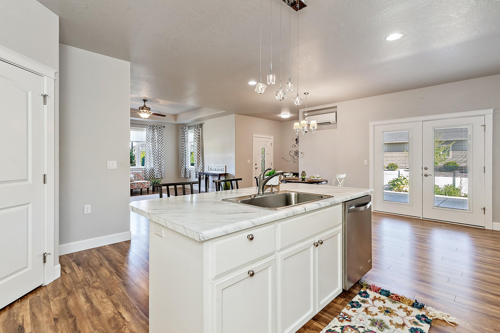 1405 North Haskell Street Central Point, OR 97502 - Photo 14 of 37 15-Kitchen