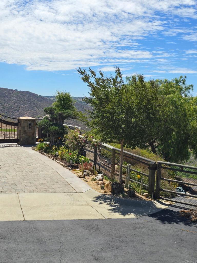 3752 Monserate Place Fallbrook, CA 92028 - Photo 6 of 22