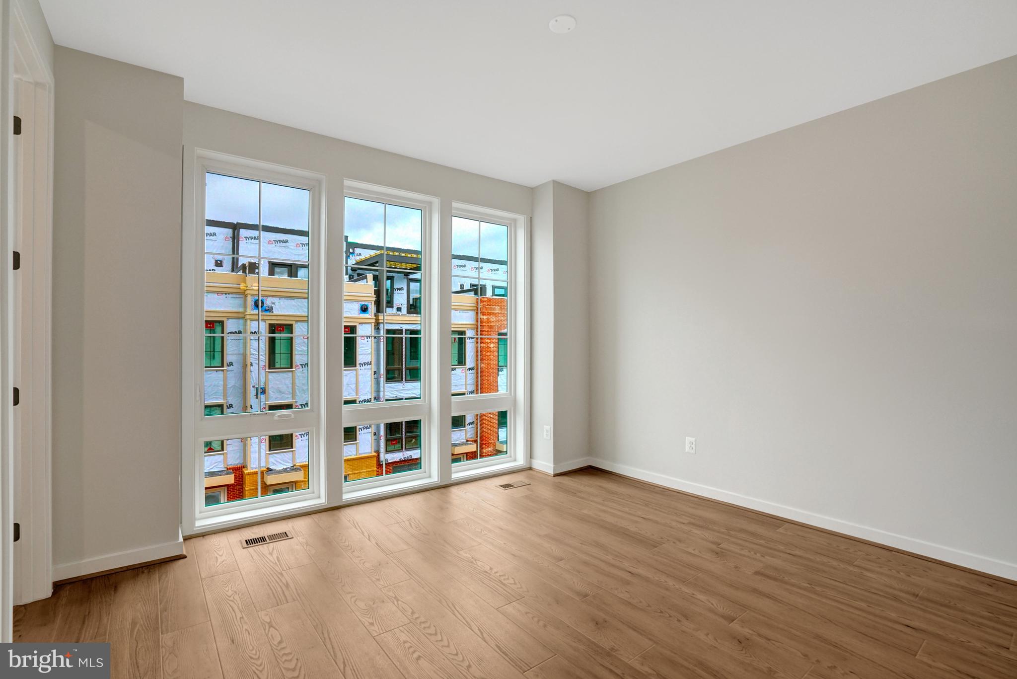 2605 Fall Line Street Alexandria, VA 22301 - Photo 47 of 71 Floor to Ceiling Windows