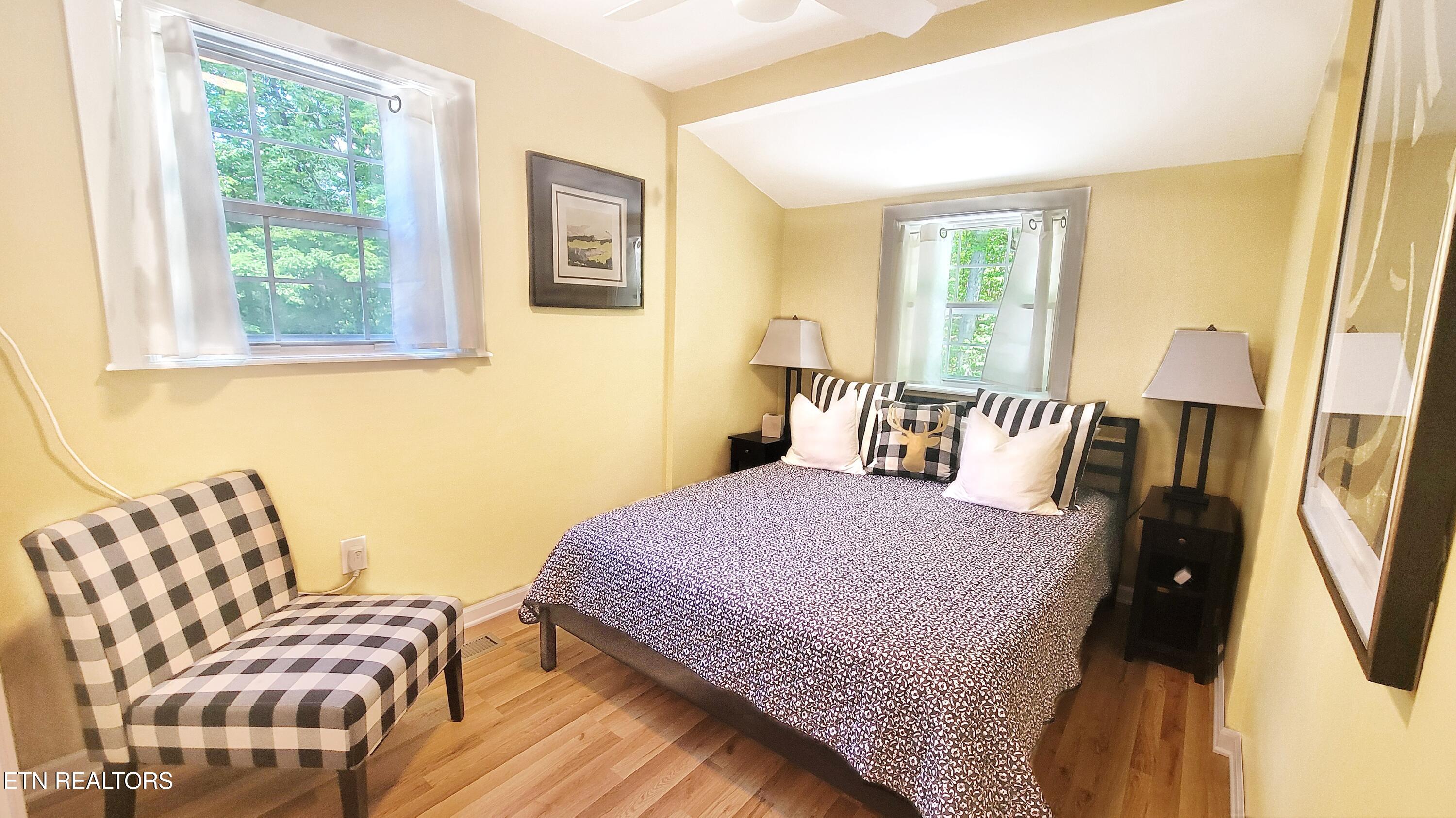 264 Curry Way Del Rio, TN 37727 - Photo 17 of 40 MAIN LEVEL SUITE