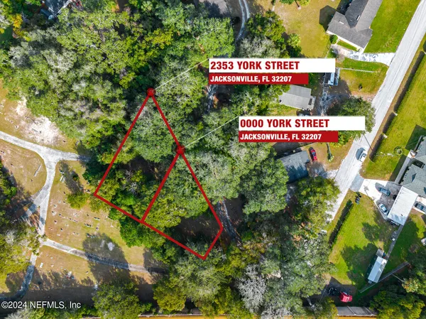 a sign that is sitting in a lot of flowers