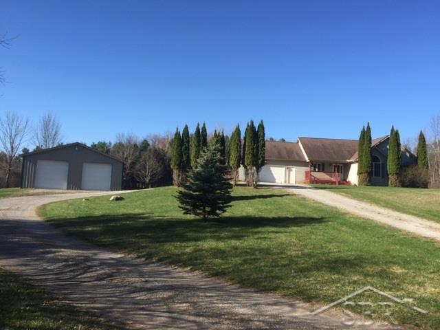 1947 West Brown Road Mayville, MI 48744 - Photo 2 of 18 31239662-1.JPG