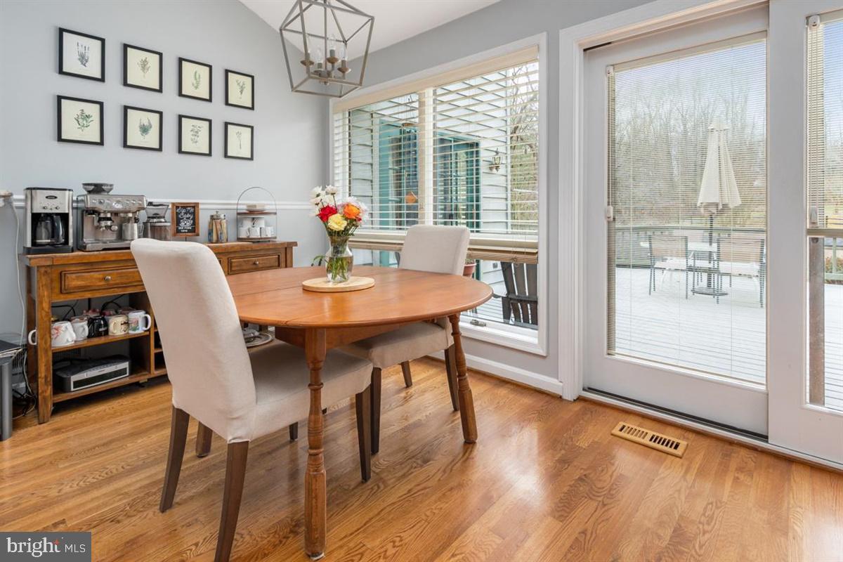 1937 High Ridge Road Annapolis, MD 21409 - Photo 9 of 64 Seating area in kitchen with FP-coffee nook