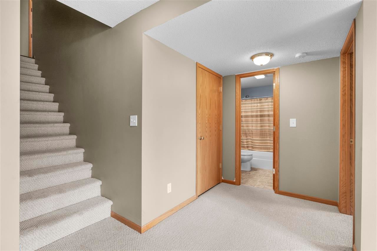 3745 Stoney Point Road Southwest Cedar Rapids, IA 52404 - Photo 12 of 20 Gallery Image 12