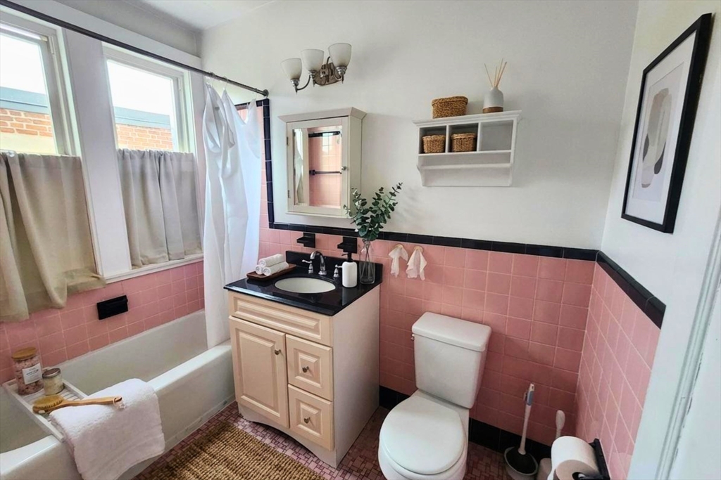 8 Euston Street, Unit 5 Brookline, MA 02446 - Photo 7 of 10