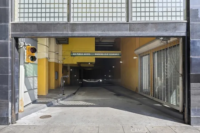 a view of entryway with a area