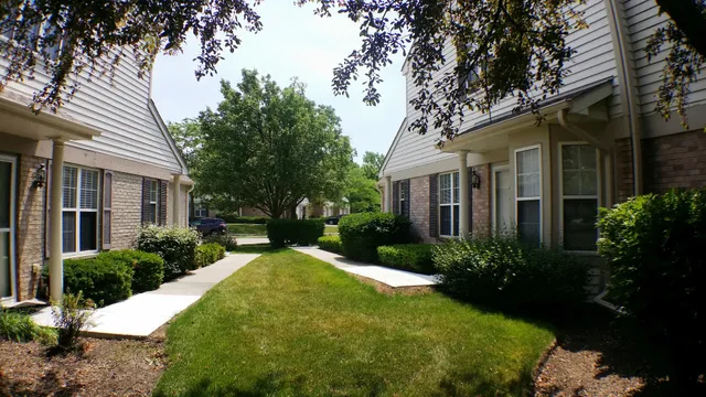 $2,500 | 1934 Heron Avenue, Unit D, Schaumburg, IL 60193